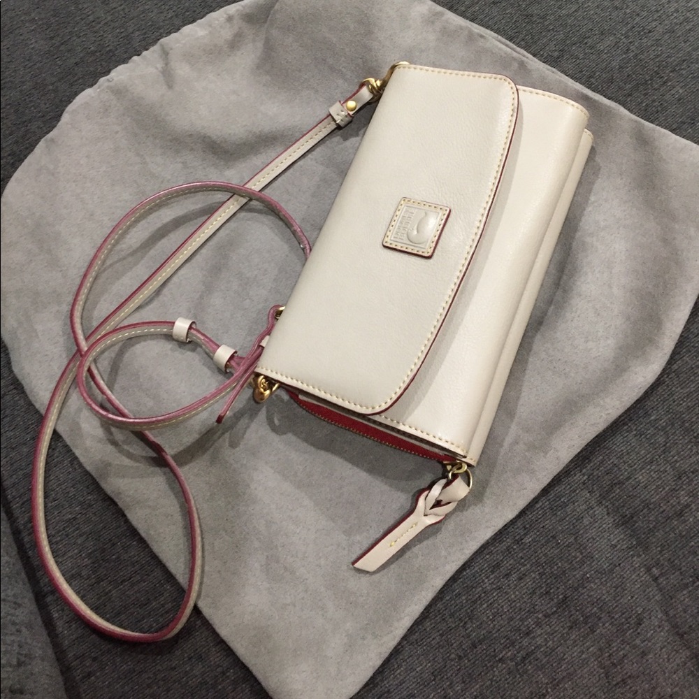 Leather crossbody wallet